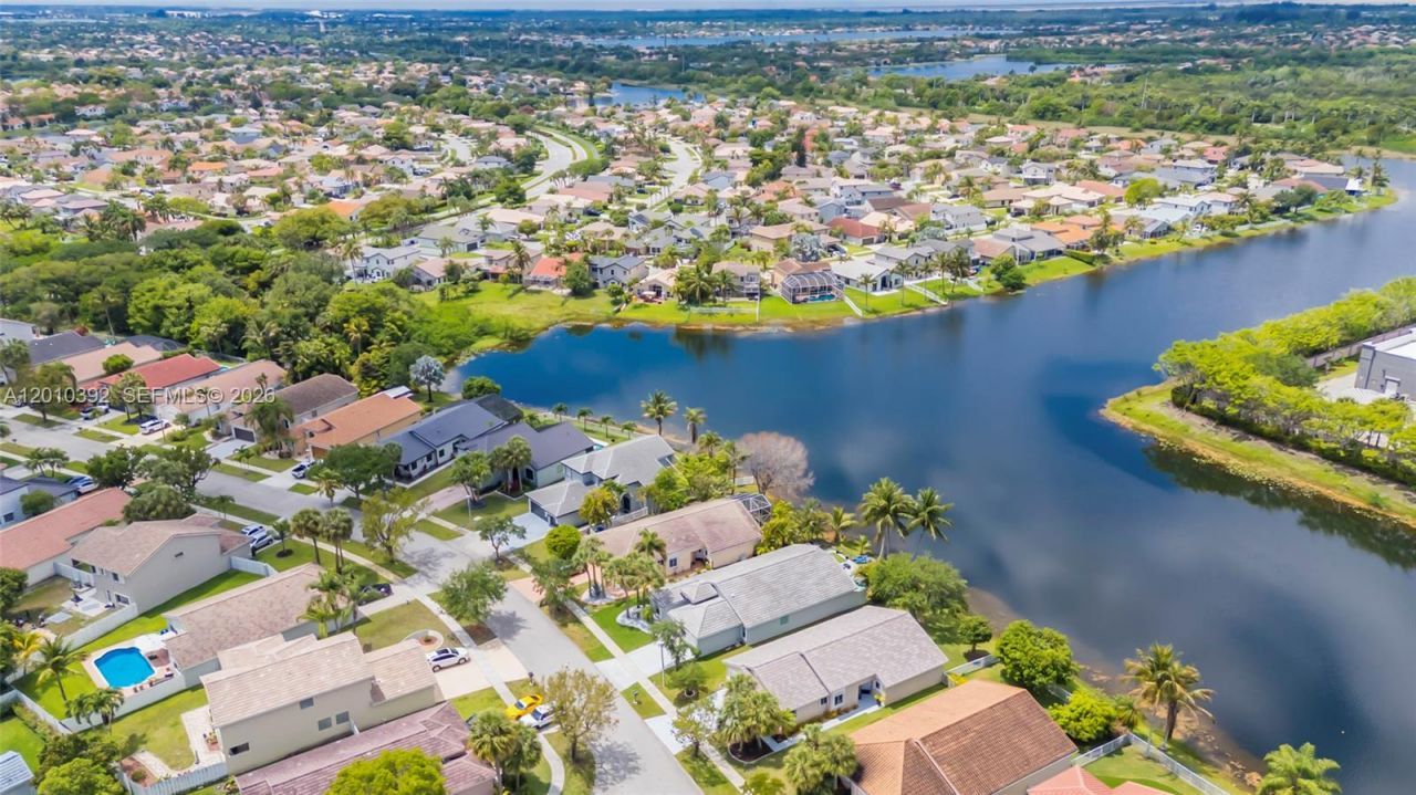 214 SW 180th Ave, Pembroke Pines, FL 33029 Photo