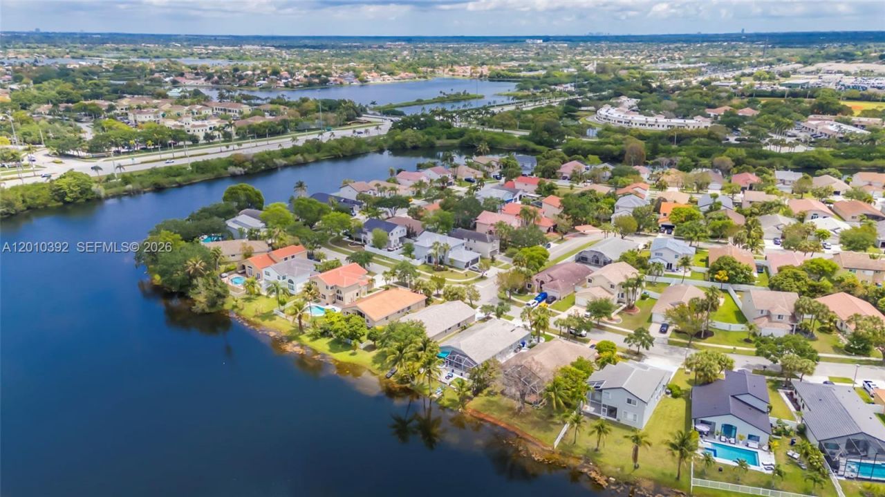 214 SW 180th Ave, Pembroke Pines, FL 33029 Photo