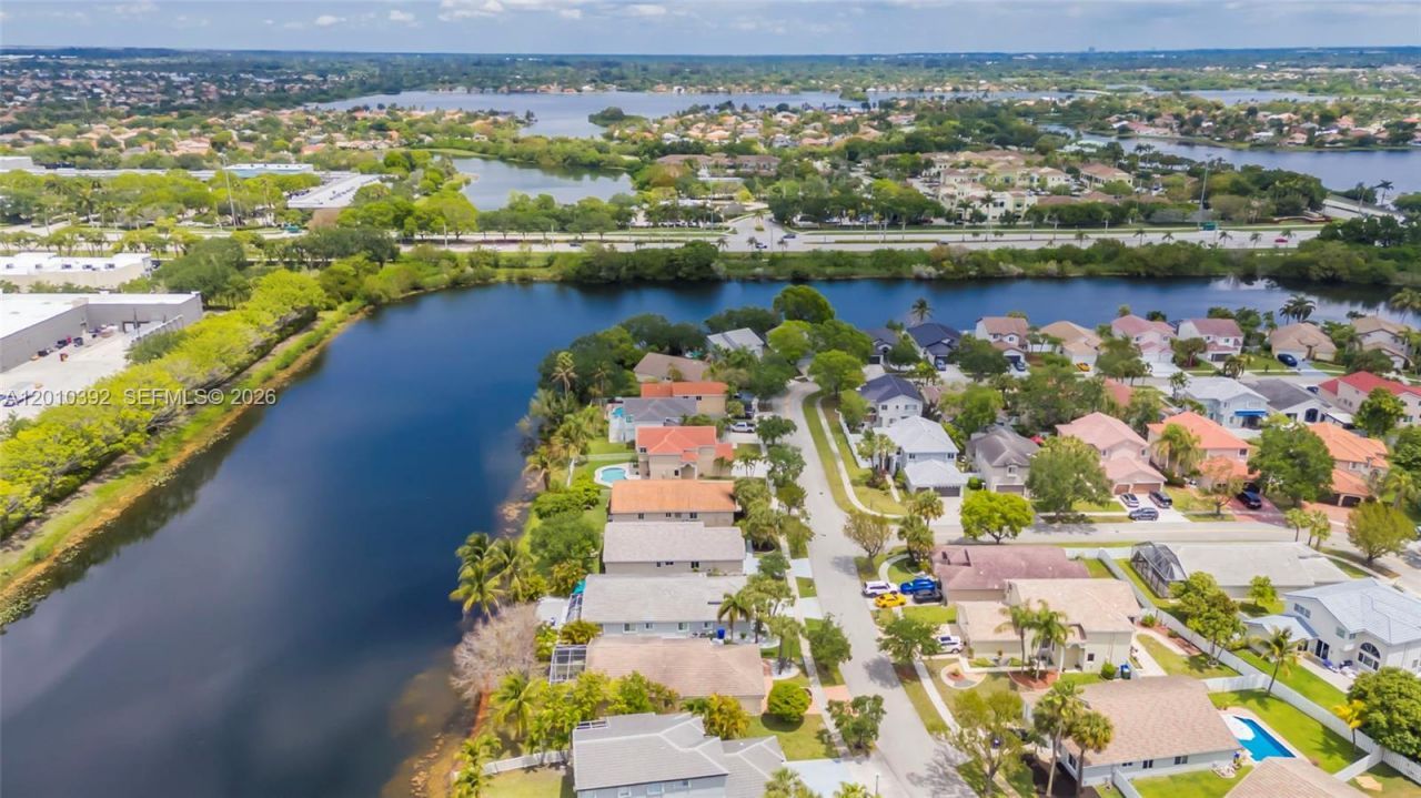 214 SW 180th Ave, Pembroke Pines, FL 33029 Photo