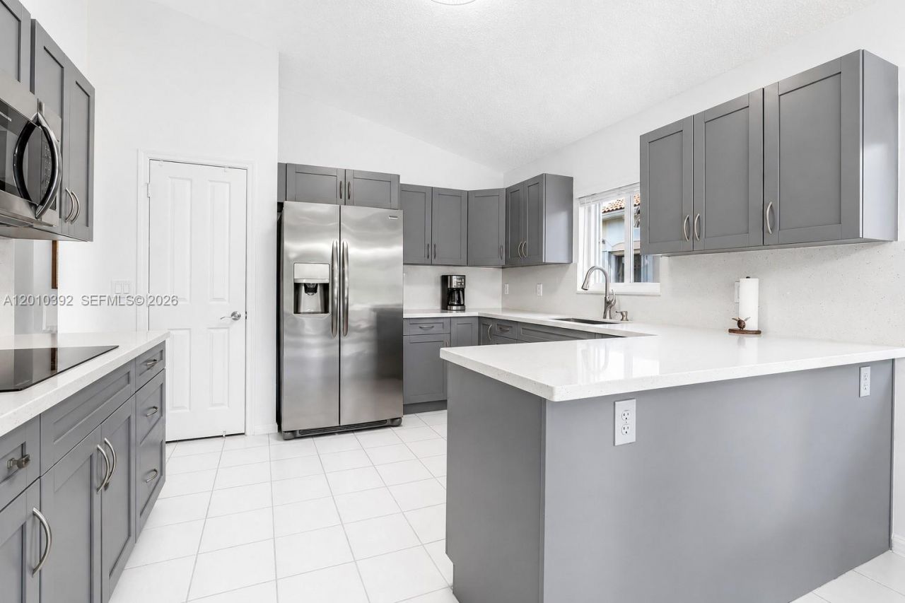 214 SW 180th Ave, Pembroke Pines, FL 33029 Photo