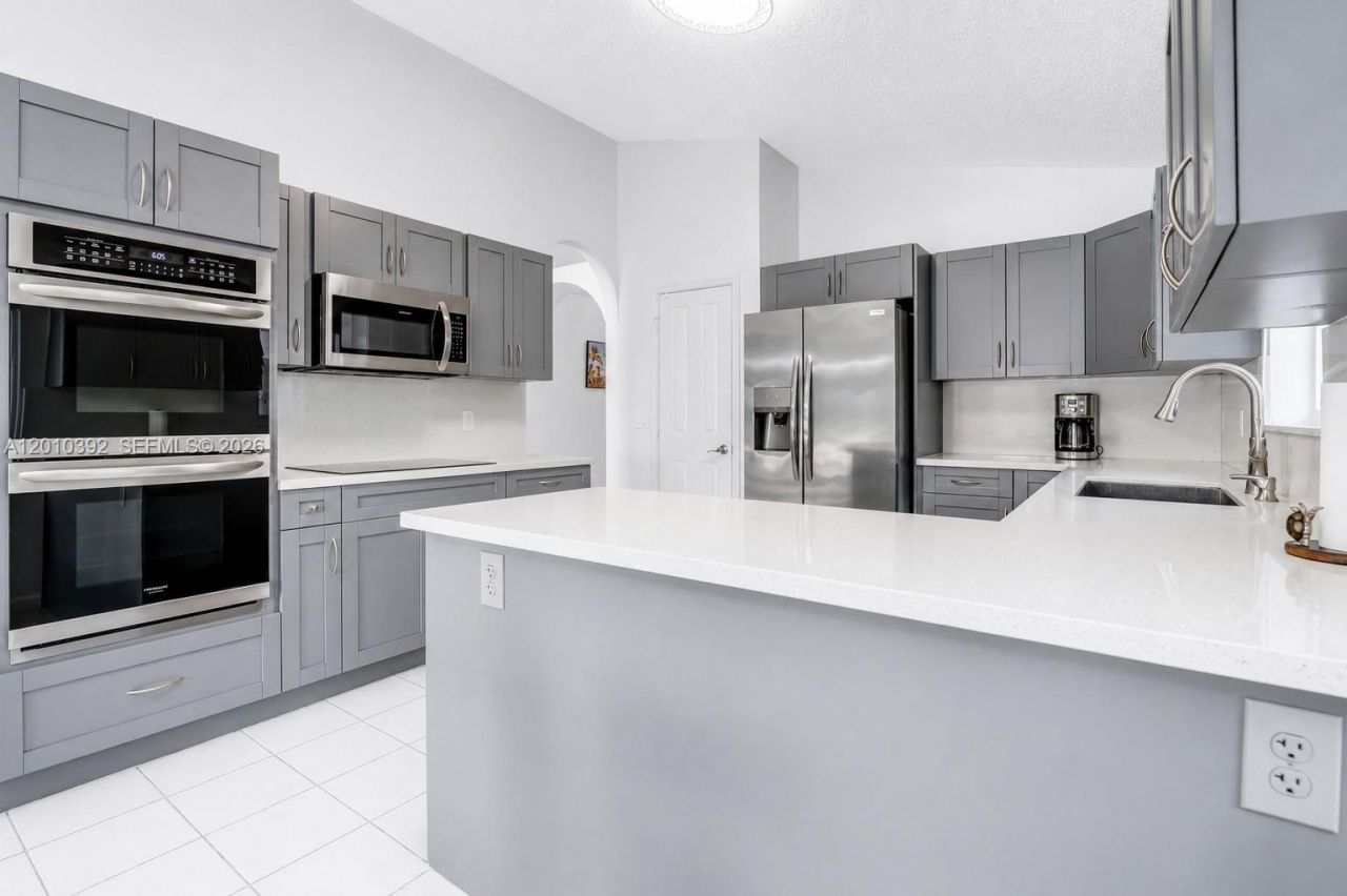 214 SW 180th Ave, Pembroke Pines, FL 33029 Photo