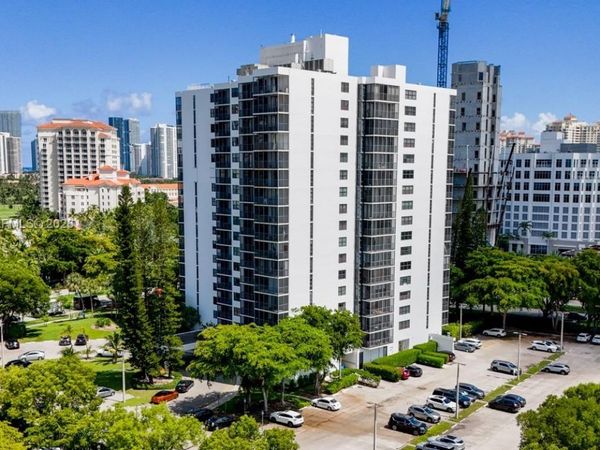 20100 W Country Club Dr , Unit 504, Aventura, FL 33180