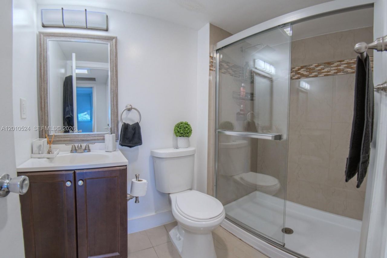 20100 W Country Club Dr , Unit 504, Aventura, FL 33180 Photo