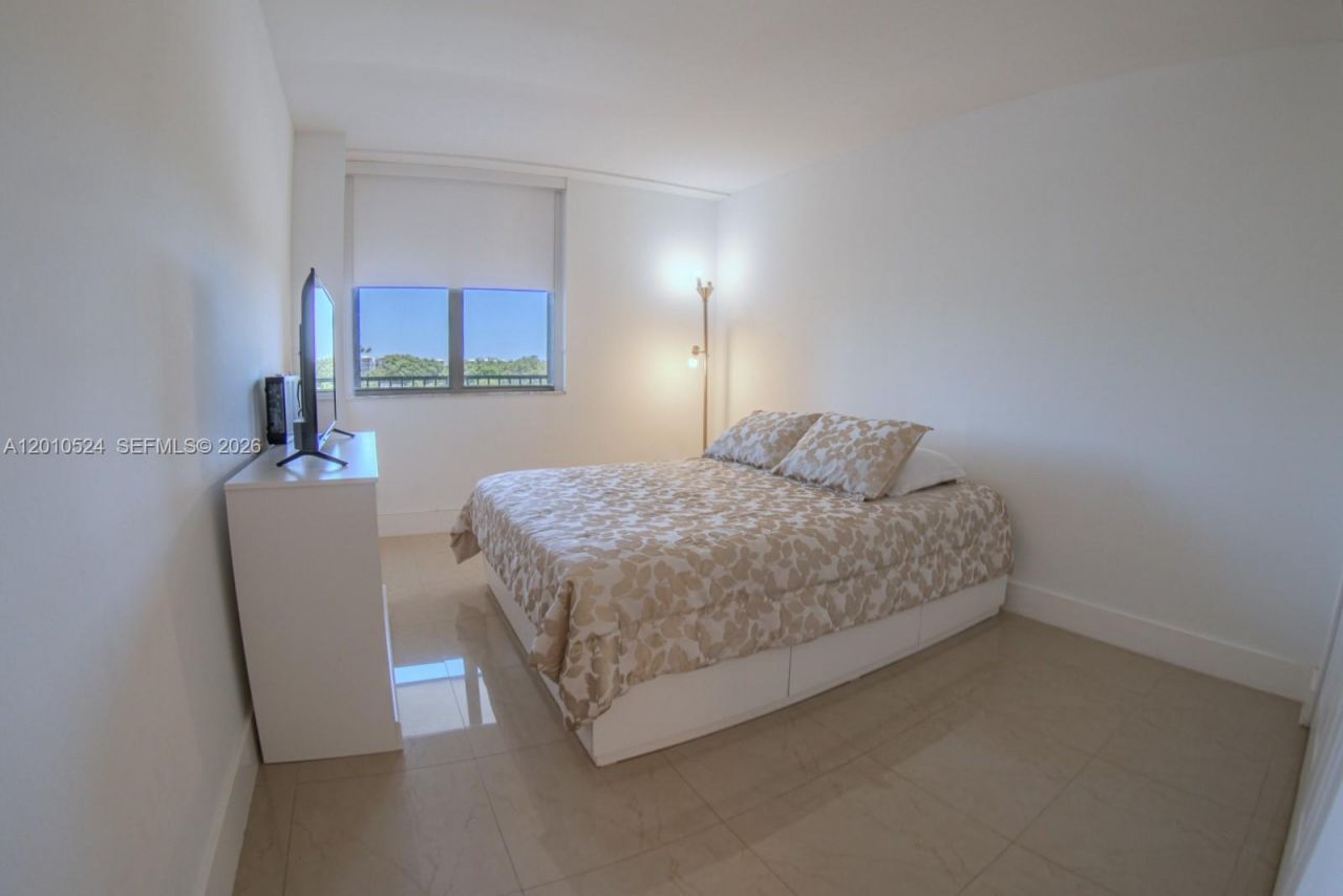 20100 W Country Club Dr , Unit 504, Aventura, FL 33180 Photo