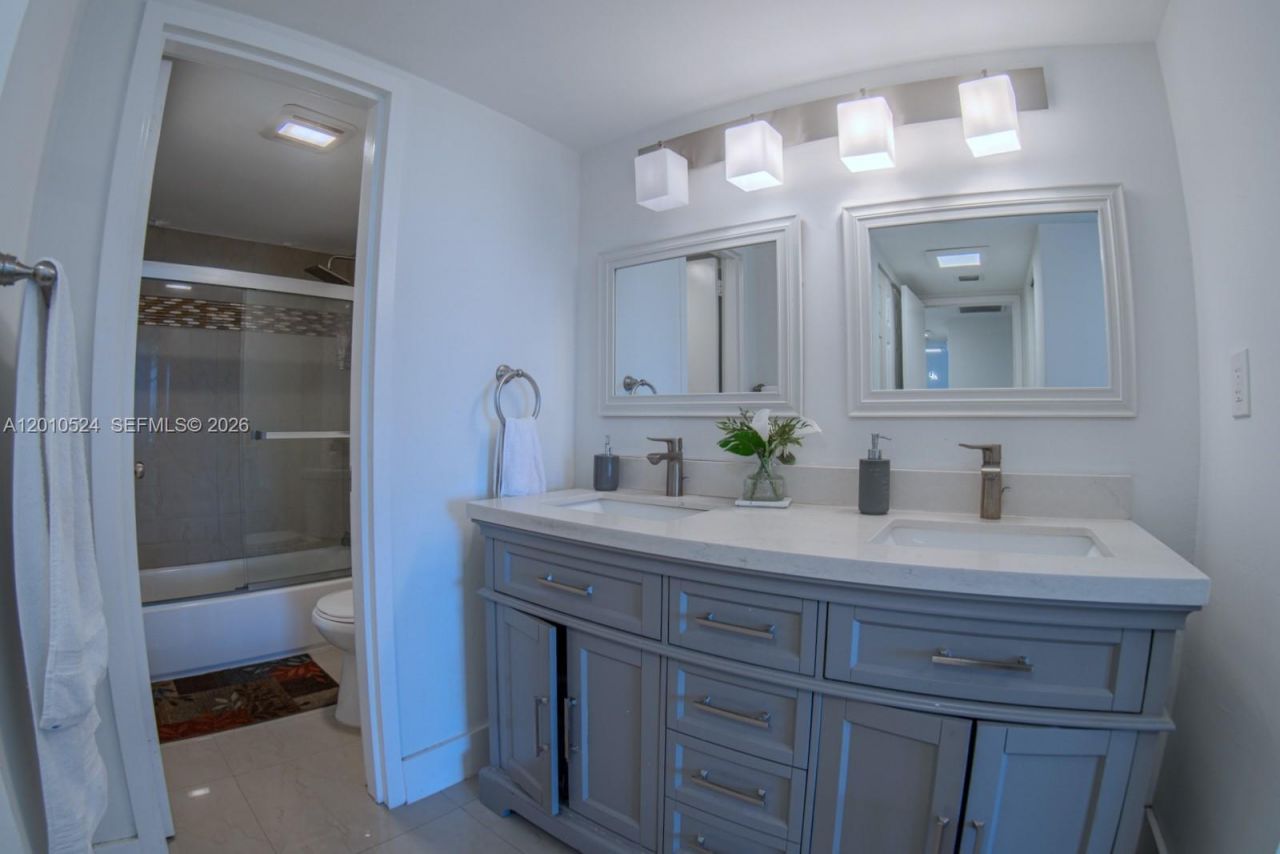 20100 W Country Club Dr , Unit 504, Aventura, FL 33180 Photo