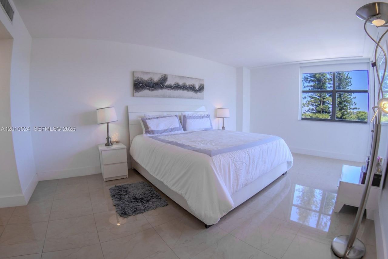 20100 W Country Club Dr , Unit 504, Aventura, FL 33180 Photo