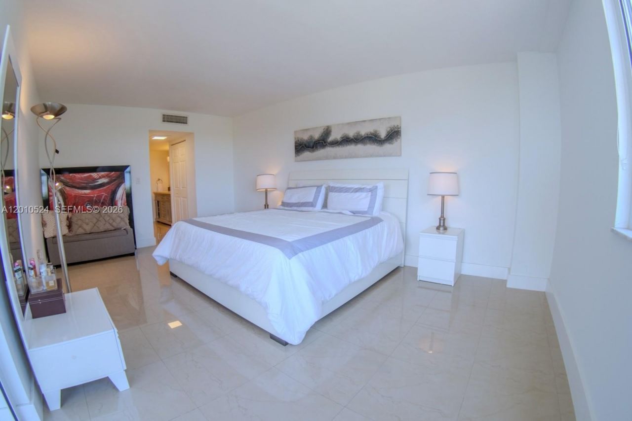 20100 W Country Club Dr , Unit 504, Aventura, FL 33180 Photo
