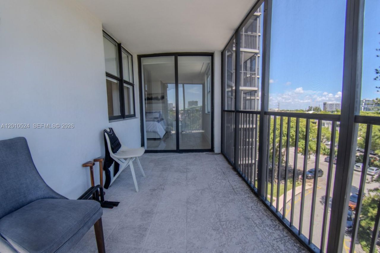 20100 W Country Club Dr , Unit 504, Aventura, FL 33180 Photo