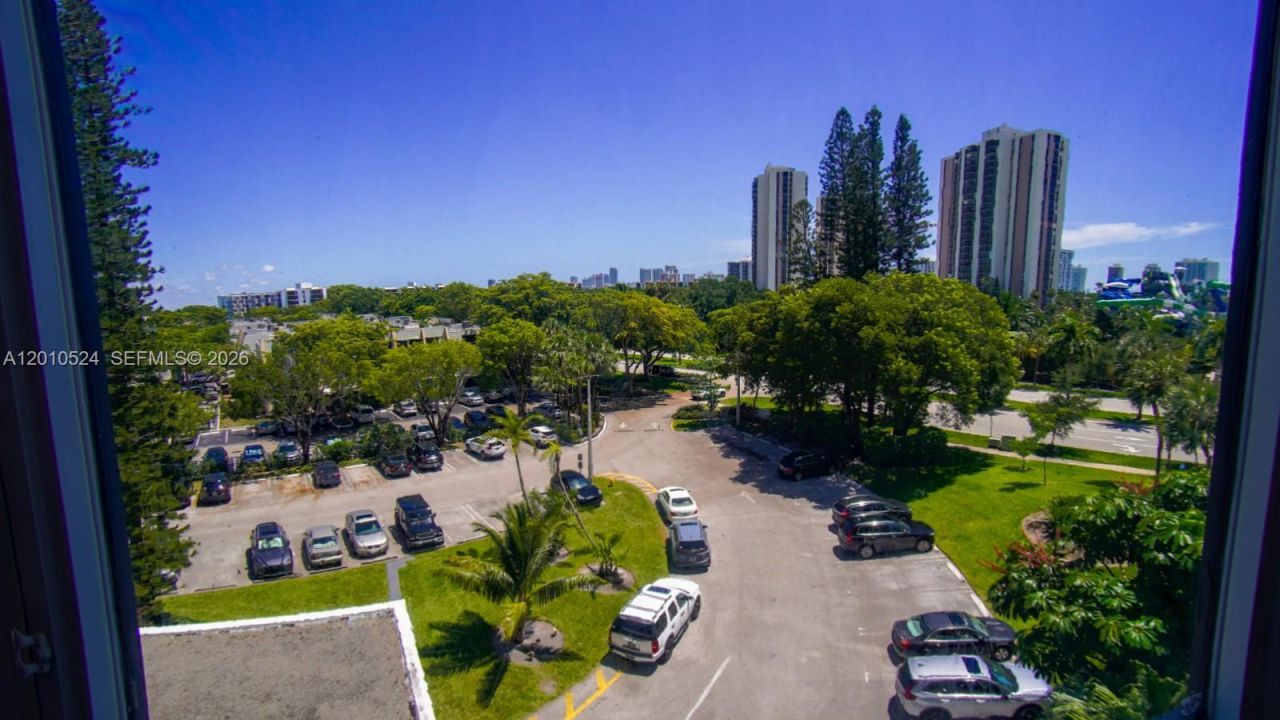 20100 W Country Club Dr , Unit 504, Aventura, FL 33180 Photo