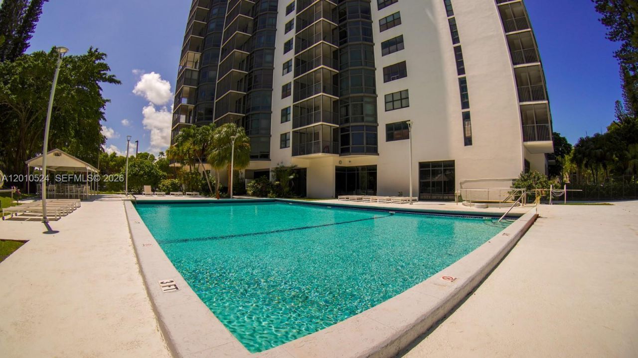 20100 W Country Club Dr , Unit 504, Aventura, FL 33180 Photo