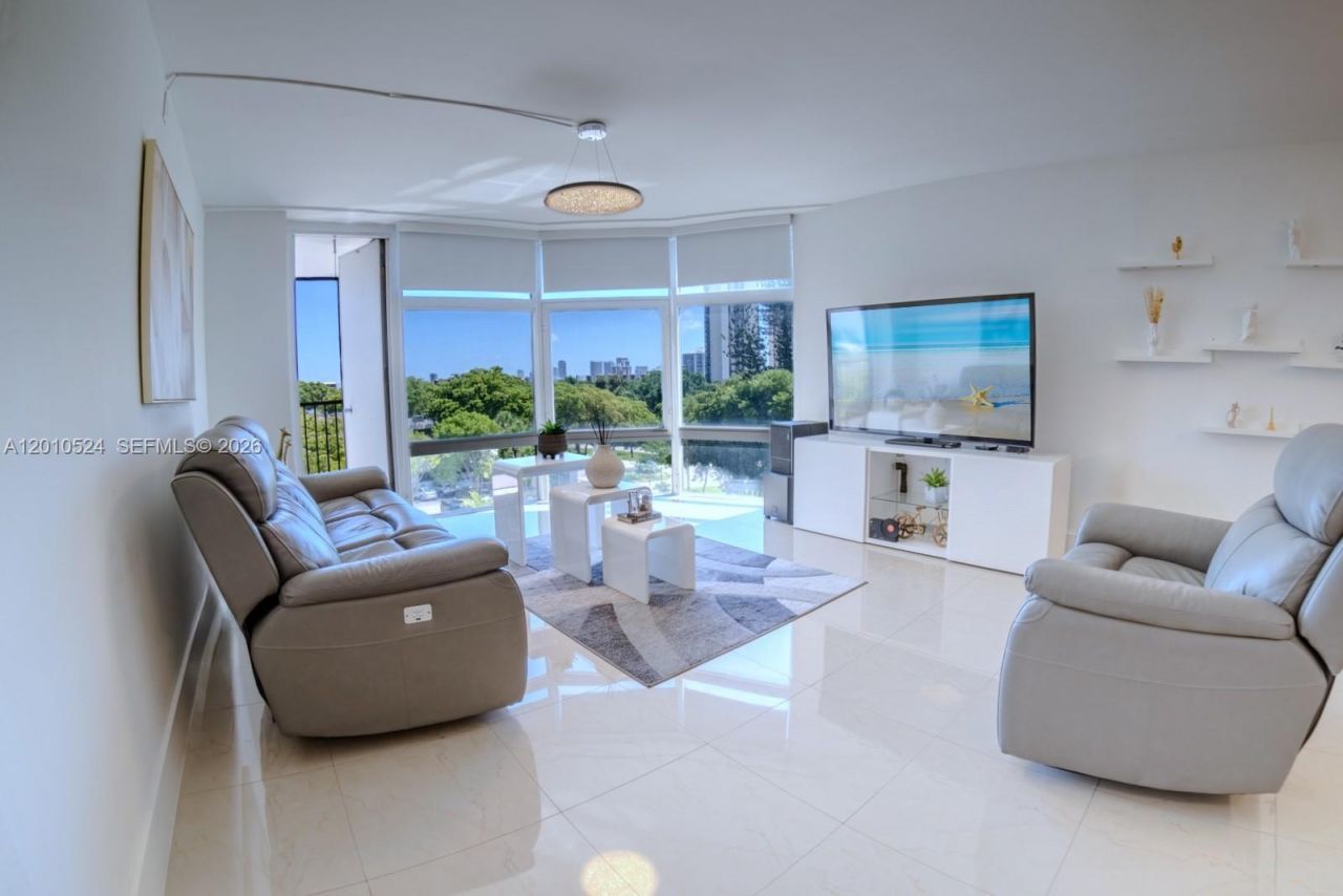 20100 W Country Club Dr , Unit 504, Aventura, FL 33180 Photo