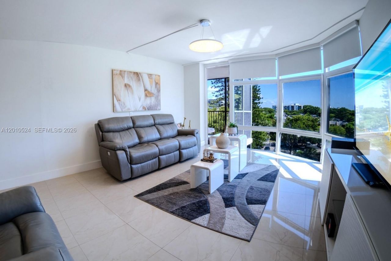 20100 W Country Club Dr , Unit 504, Aventura, FL 33180 Photo