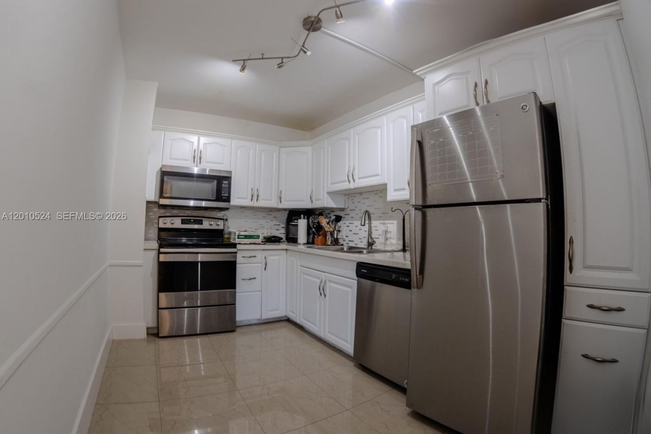 20100 W Country Club Dr , Unit 504, Aventura, FL 33180 Photo