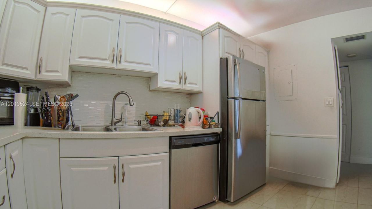 20100 W Country Club Dr , Unit 504, Aventura, FL 33180 Photo