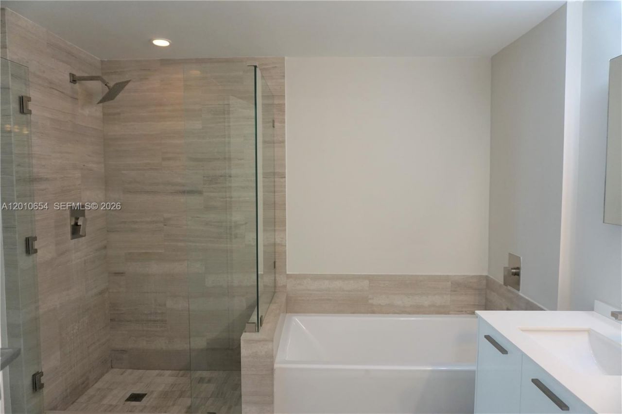 1300 Brickell Bay Dr, Unit 1904, Miami, FL 33131 Photo