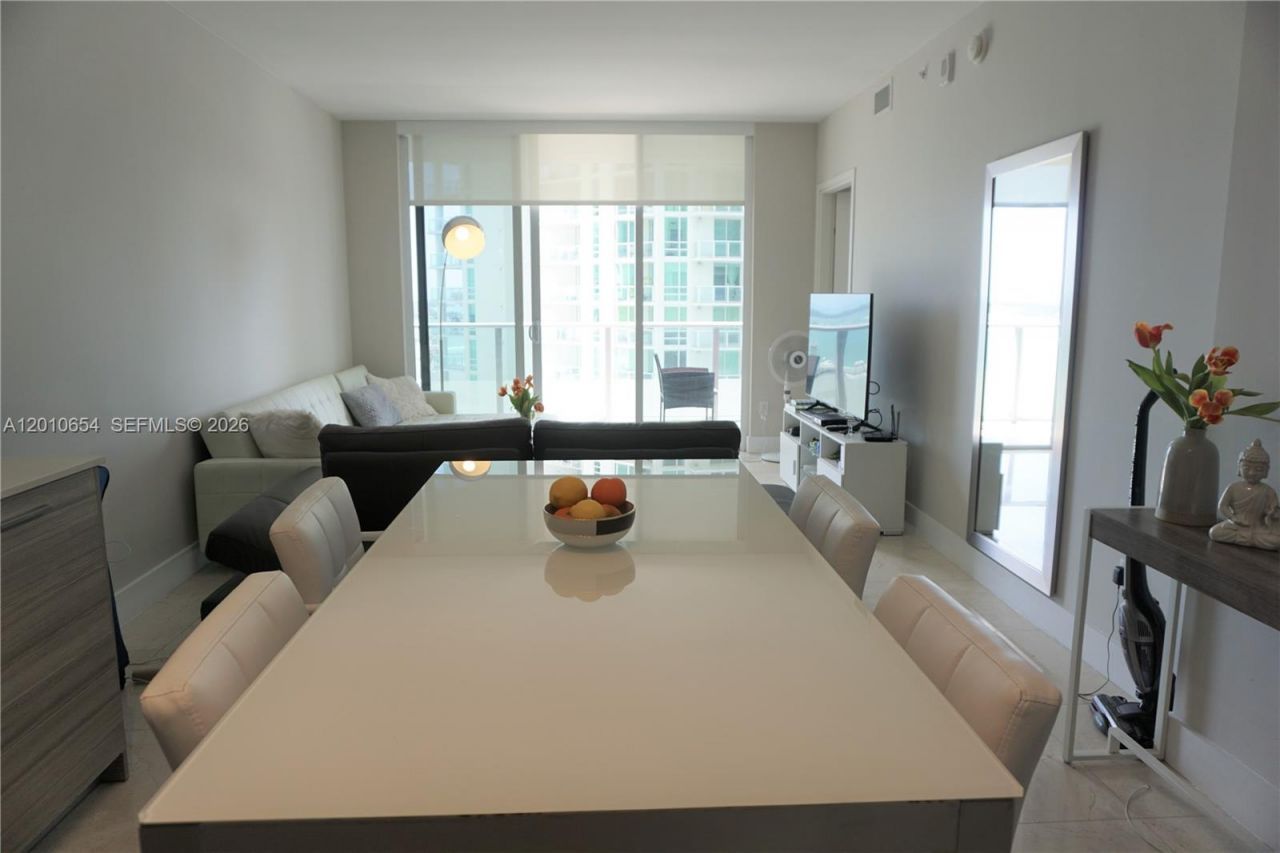 1300 Brickell Bay Dr, Unit 1904, Miami, FL 33131 Photo