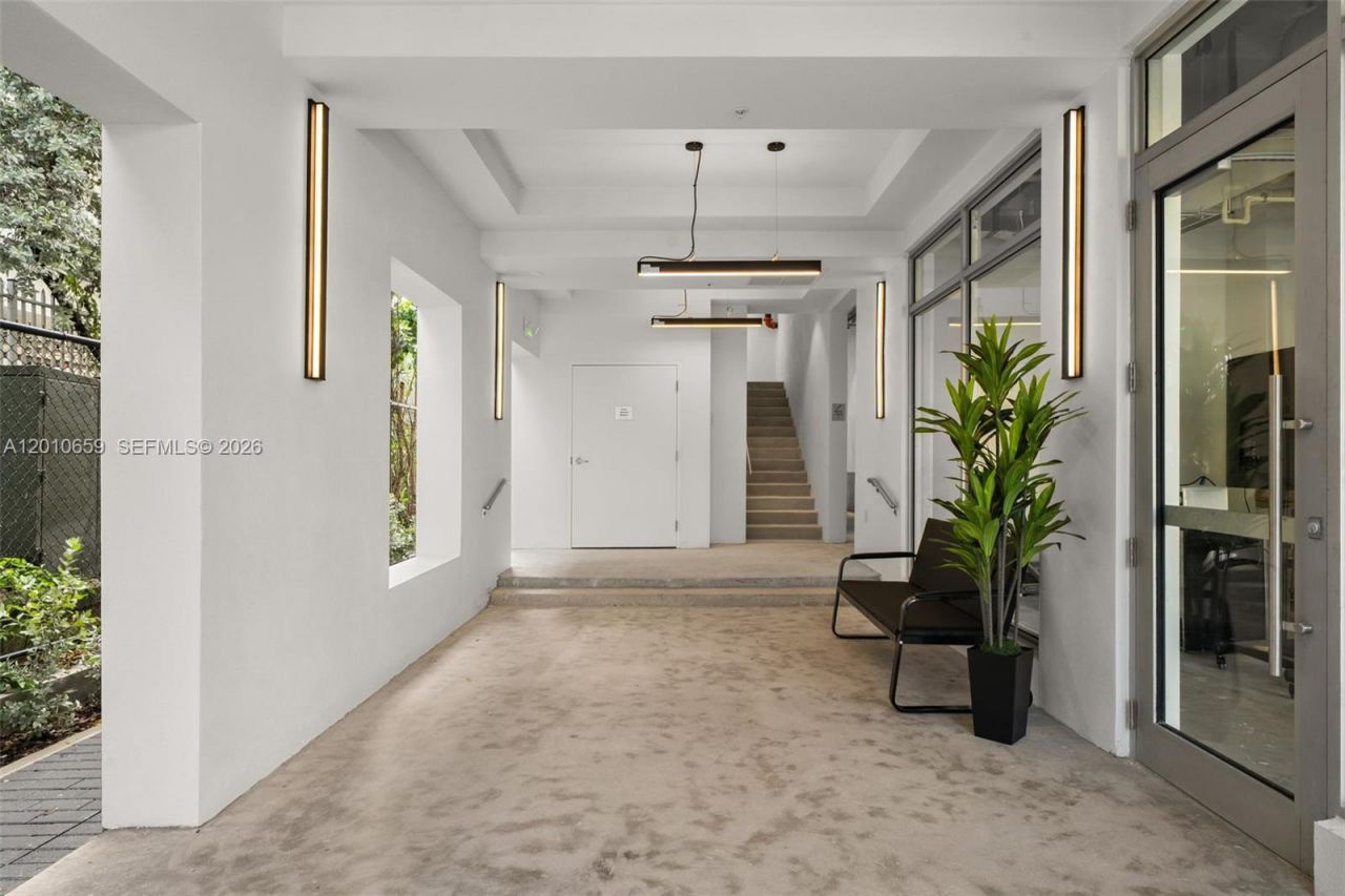 650 SW 1st St , Unit 303, Miami, FL 33130 Photo
