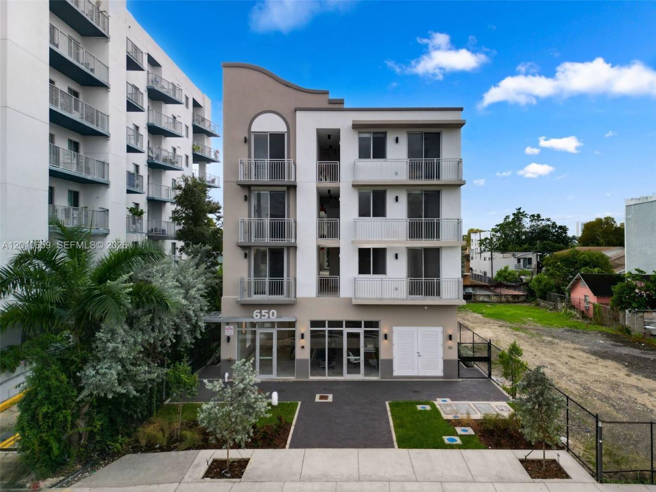 650 SW 1st St , Unit 303, Miami, FL 33130 Photo