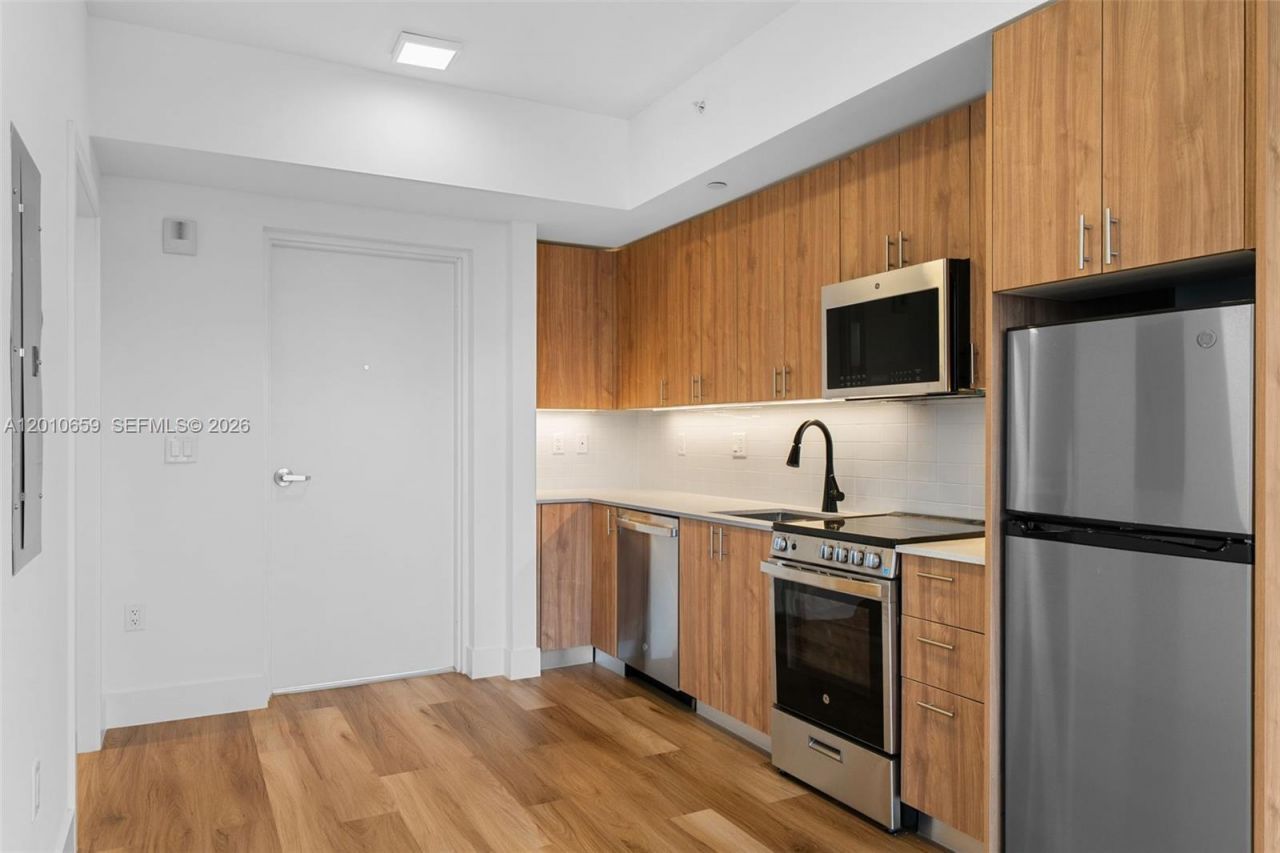 650 SW 1st St , Unit 303, Miami, FL 33130 Photo