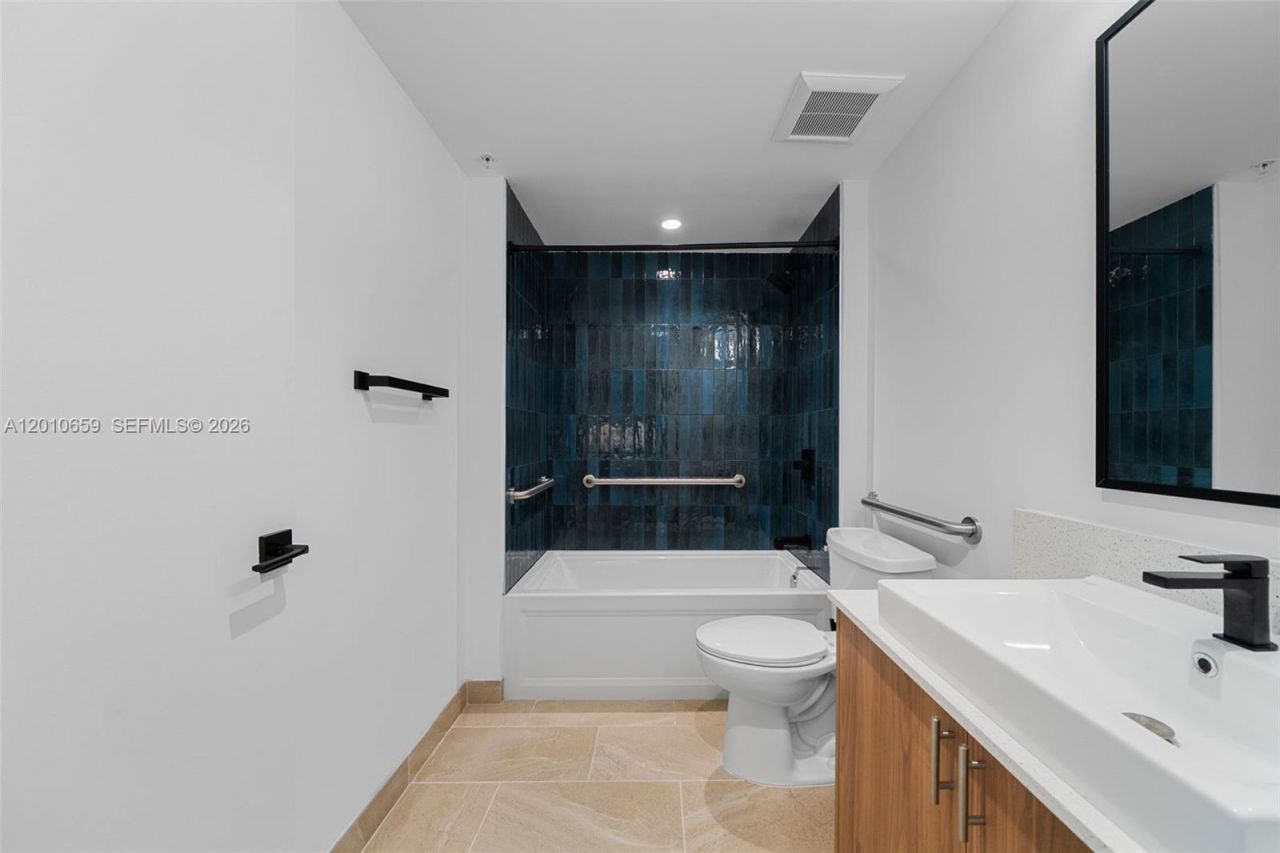 650 SW 1st St , Unit 303, Miami, FL 33130 Photo