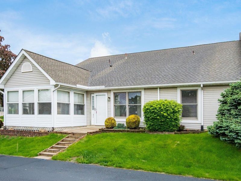 977 Hopewell Heights Drive , Heath, OH 43056 Photo 1