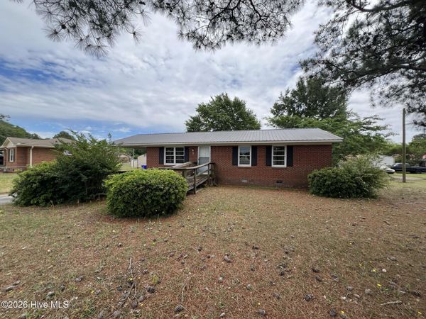 809 Fox Street , Elizabethtown, NC 28337