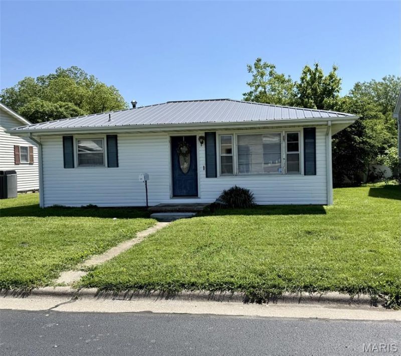 406 Madison Street  Red Bud, IL 62278