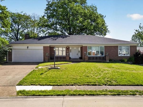 9448 Firebush Drive , St Louis, MO 63126