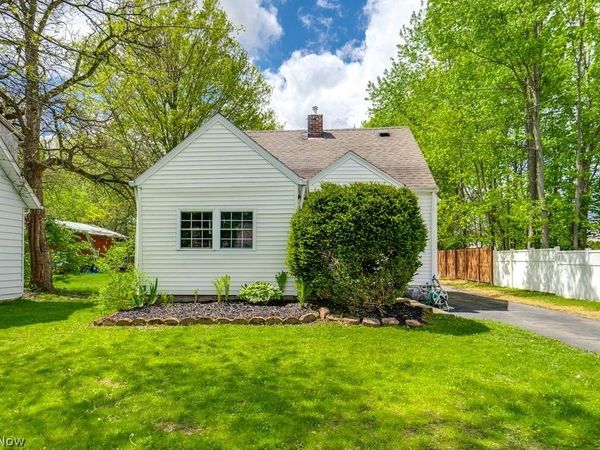 7086 MacKenzie Road , Olmsted Twp, OH 44138