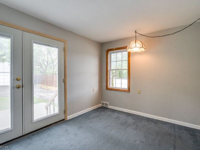 7086 MacKenzie Road, Olmsted Township, OH 44138 Photo 18