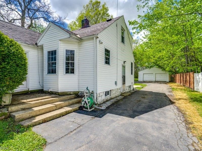 7086 MacKenzie Road, Olmsted Township, OH 44138 Photo 2