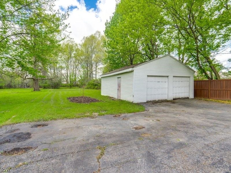 7086 MacKenzie Road, Olmsted Township, OH 44138 Photo 38