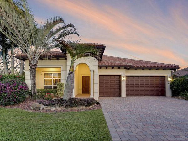 124 Casa Circle, Jupiter, FL 33458