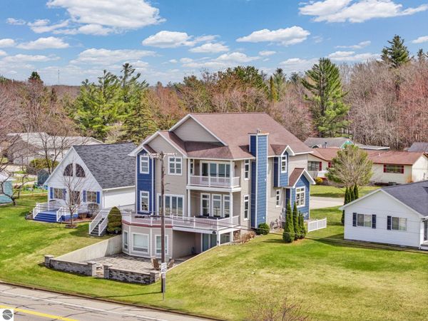 2121 Sunnyside Drive, Cadillac, MI 49601