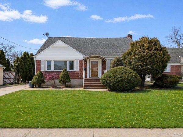 1987 Lakeville Road , New Hyde Park, NY 11040