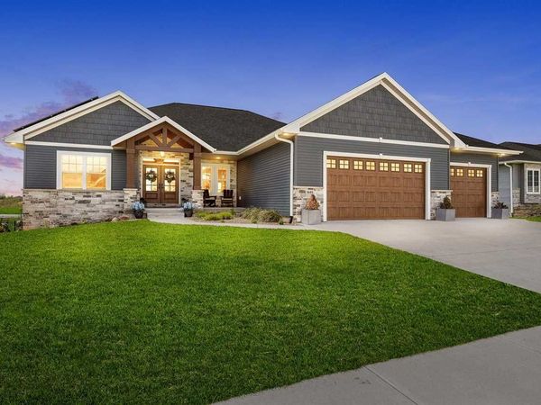 1601 Heartland St, Fairfax, IA 52228