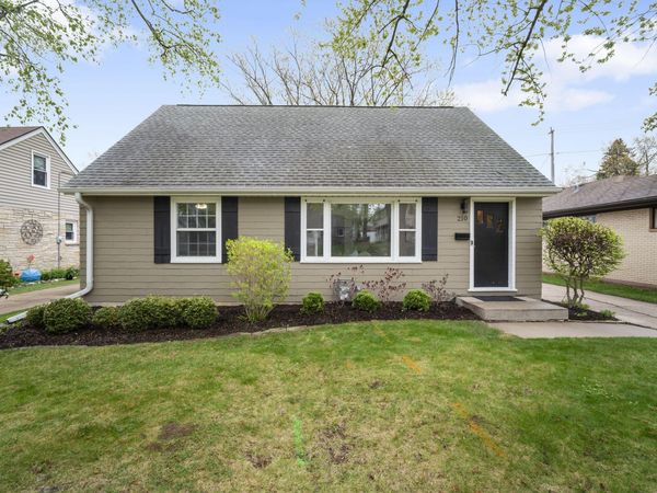 210 N 90th St, Milwaukee, WI 53226