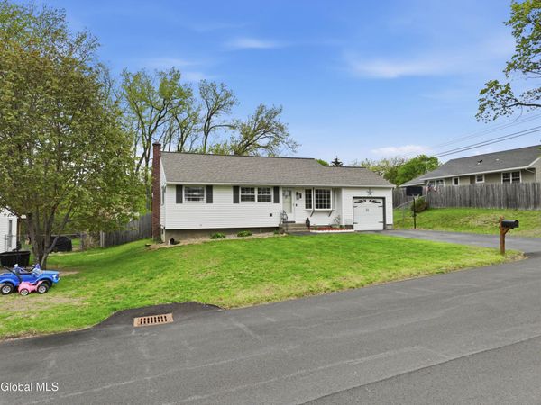 21 Twilight Terrace, Loudonville, NY 12211