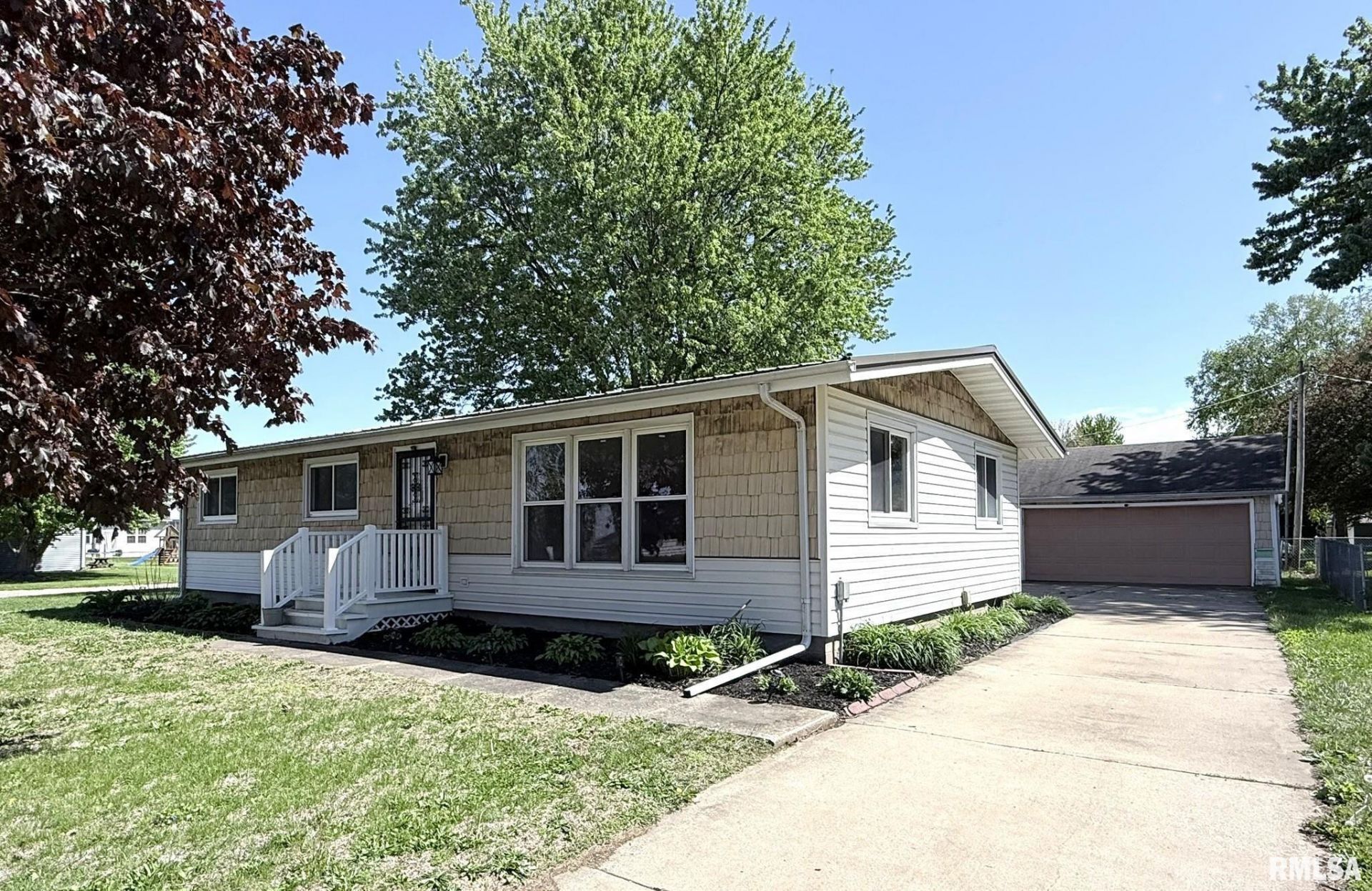 1820 Bluebird Drive, Galesburg, IL 61401 Main Photo