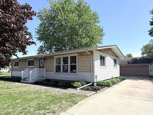 1820 BLUEBIRD Drive, Galesburg, IL 61401