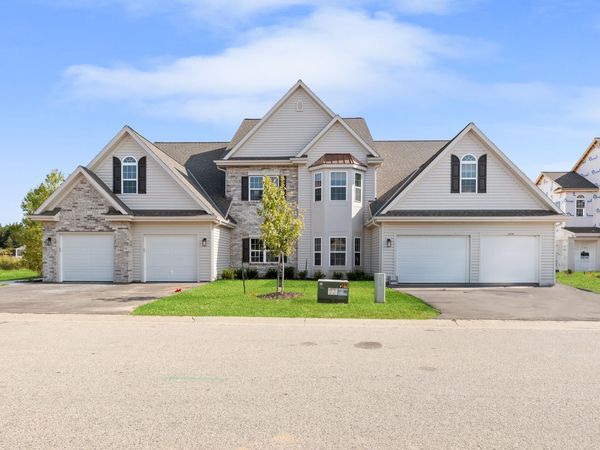 1824 Horseshoe Ln, Unit 423-3, Slinger, WI 53086