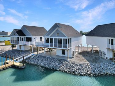 545 W Lakeshore Drive, Unit 10, Port Clinton, OH 43452