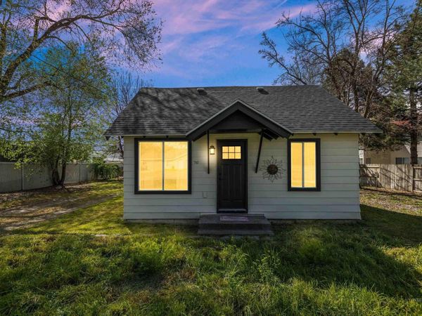 702 S 12th St, Payette, ID 83661