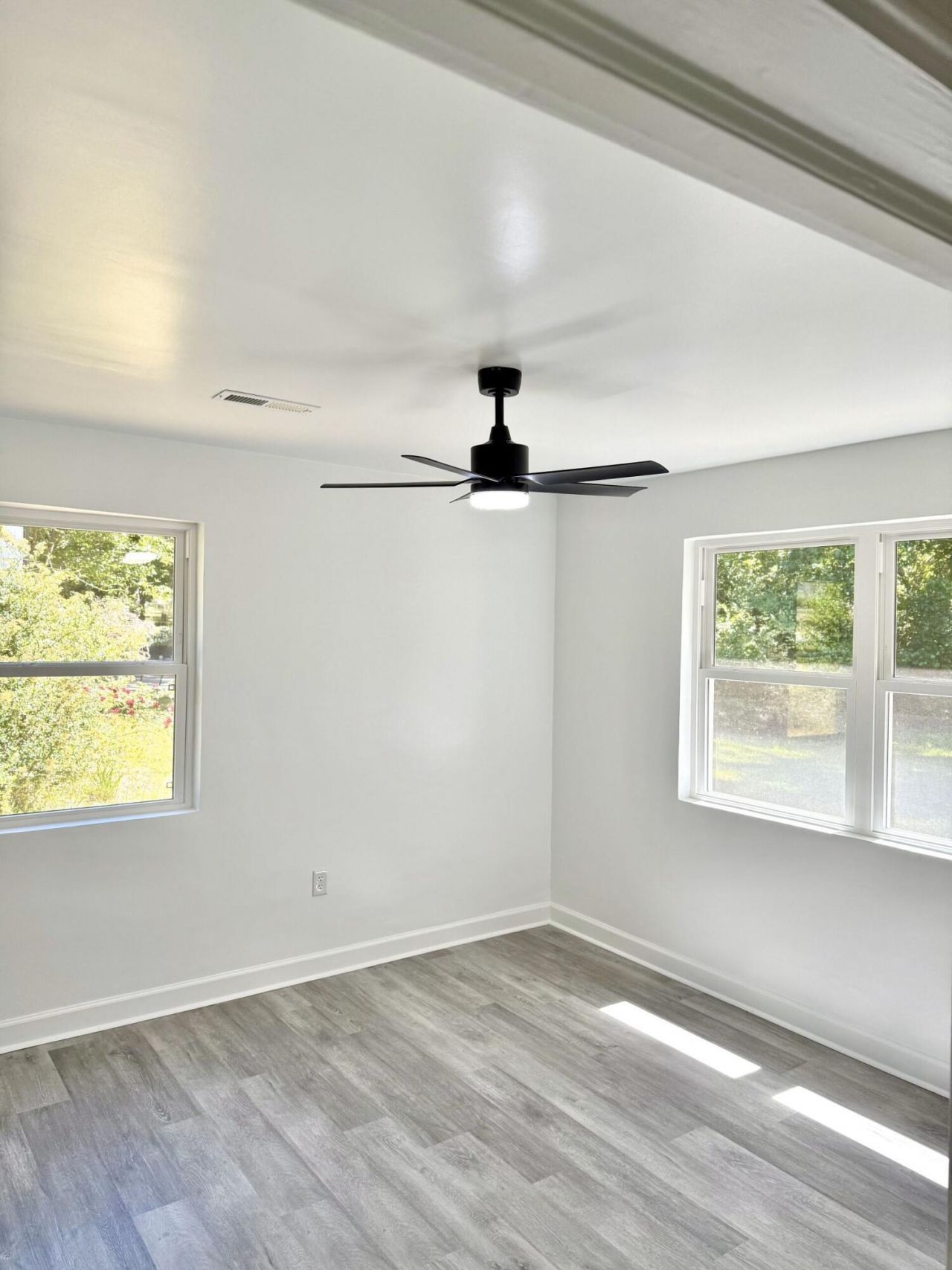 944 Park Street Photo 15