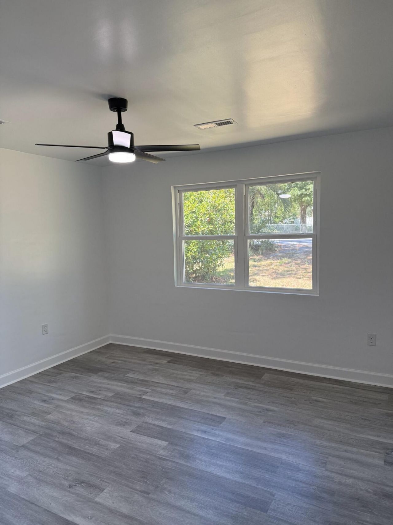 944 Park Street Photo 16