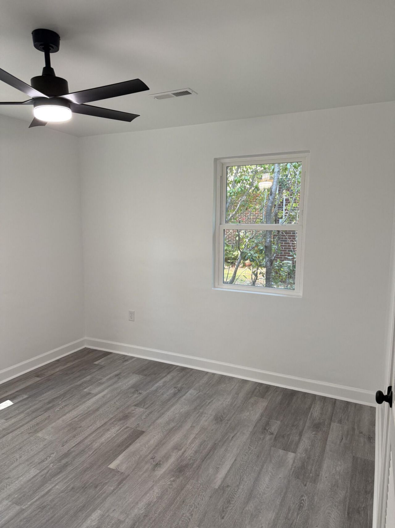 944 Park Street Photo 17