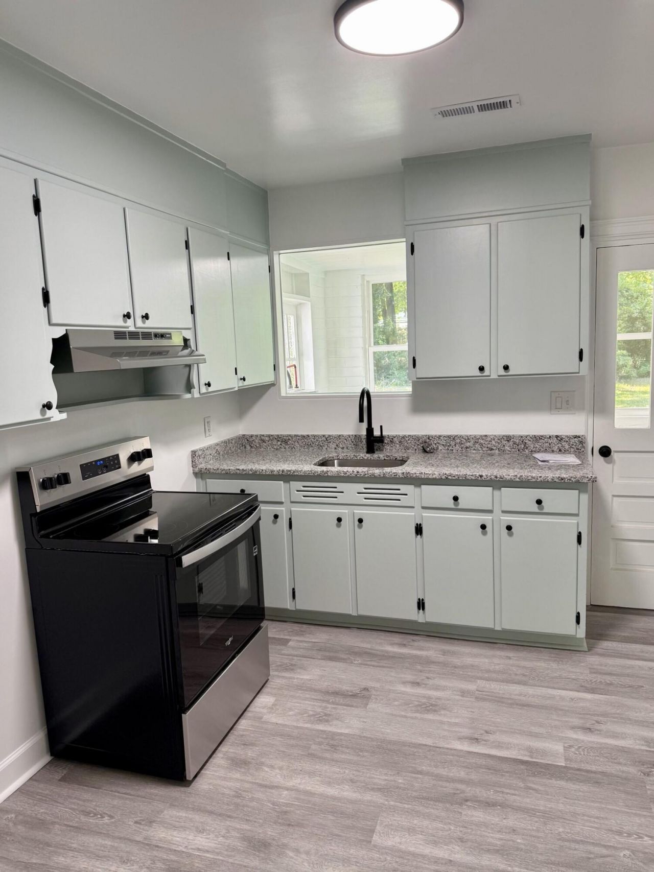 944 Park Street Photo 7