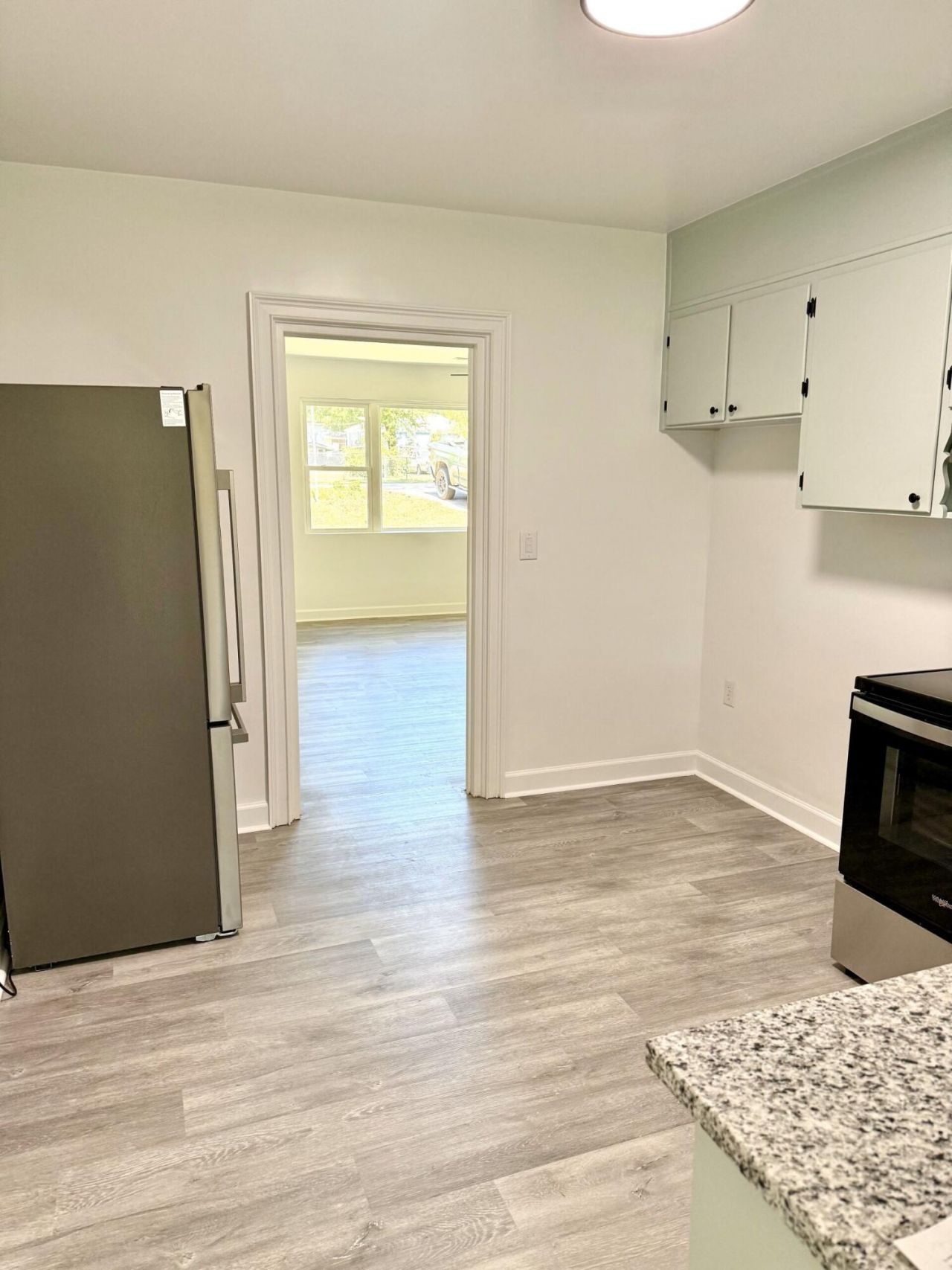 944 Park Street Photo 8