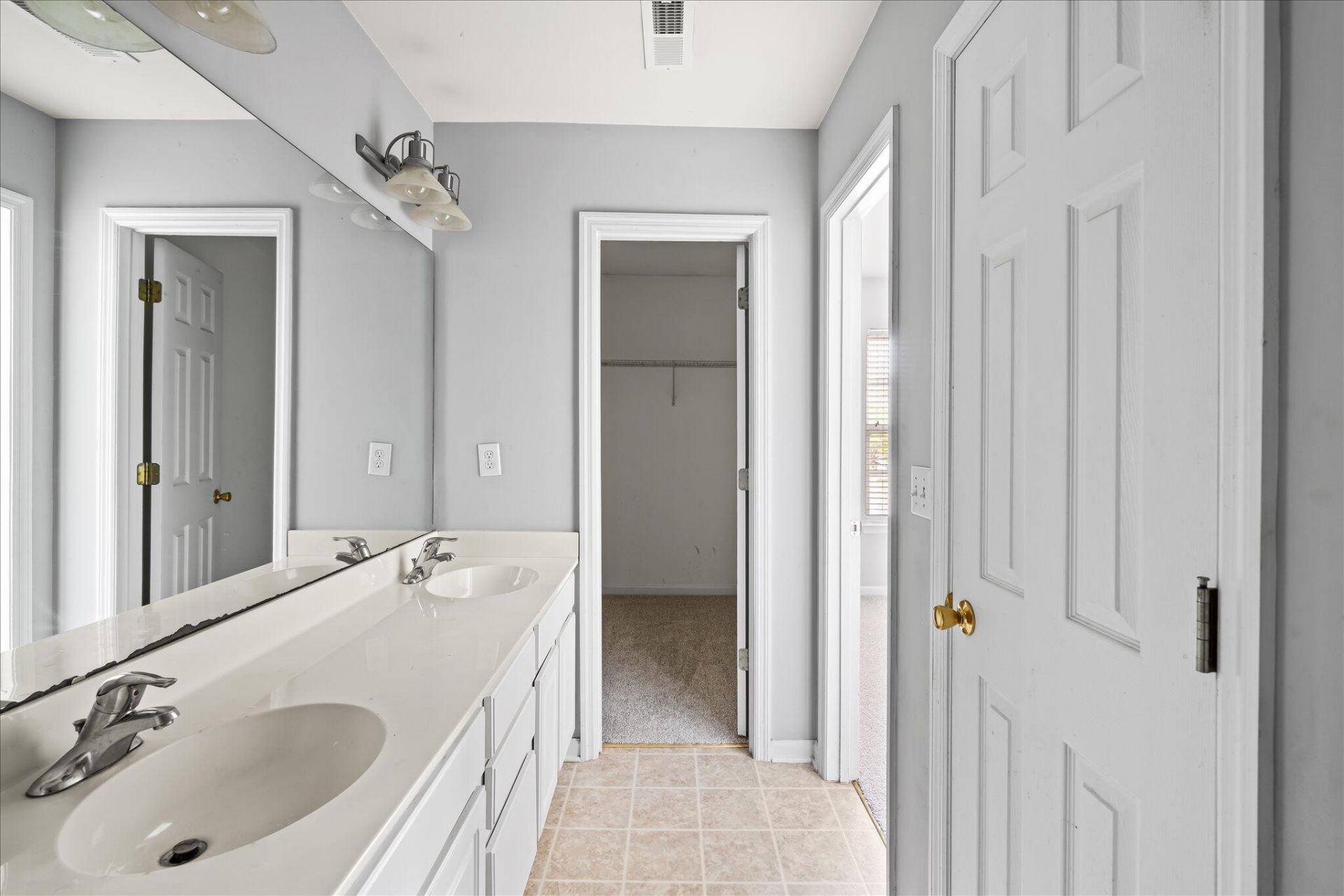 303 Kelsey Boulevard Photo 12