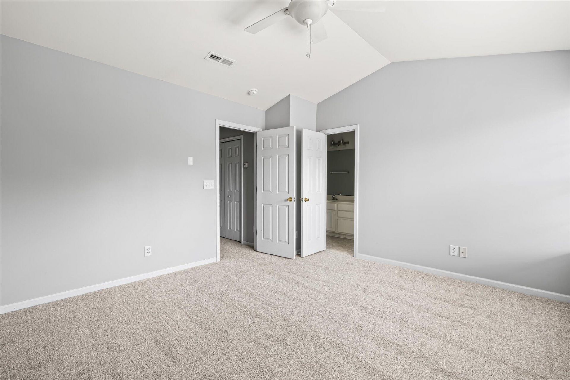 303 Kelsey Boulevard Photo 14